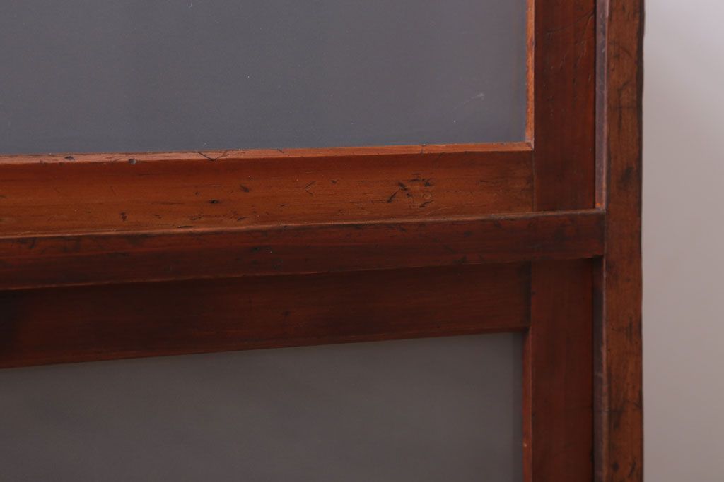 アンティーク家具　和製アンティーク　すりガラス入り!古い木のシンプルな戸棚(収納棚)