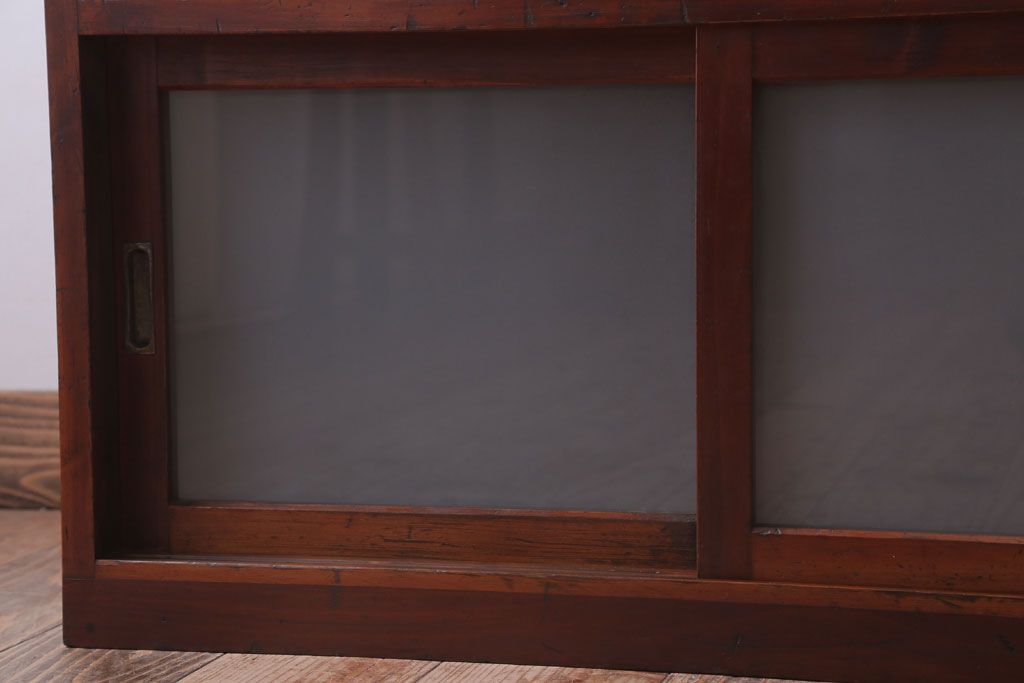 アンティーク家具　和製アンティーク　すりガラス入り!古い木のシンプルな戸棚(収納棚)