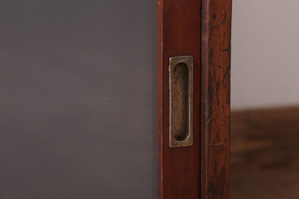 アンティーク家具　和製アンティーク　すりガラス入り!古い木のシンプルな戸棚(収納棚)