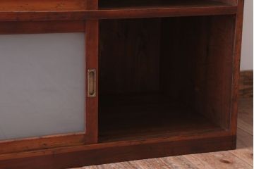 アンティーク家具　和製アンティーク　すりガラス入り!古い木のシンプルな戸棚(収納棚)