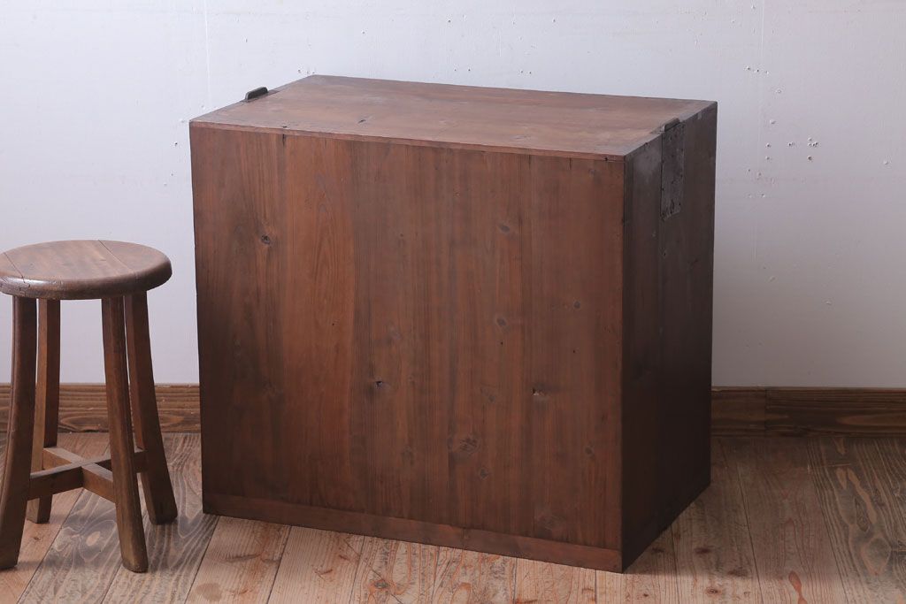 アンティーク家具　和製アンティーク　すりガラス入り!古い木のシンプルな戸棚(収納棚)