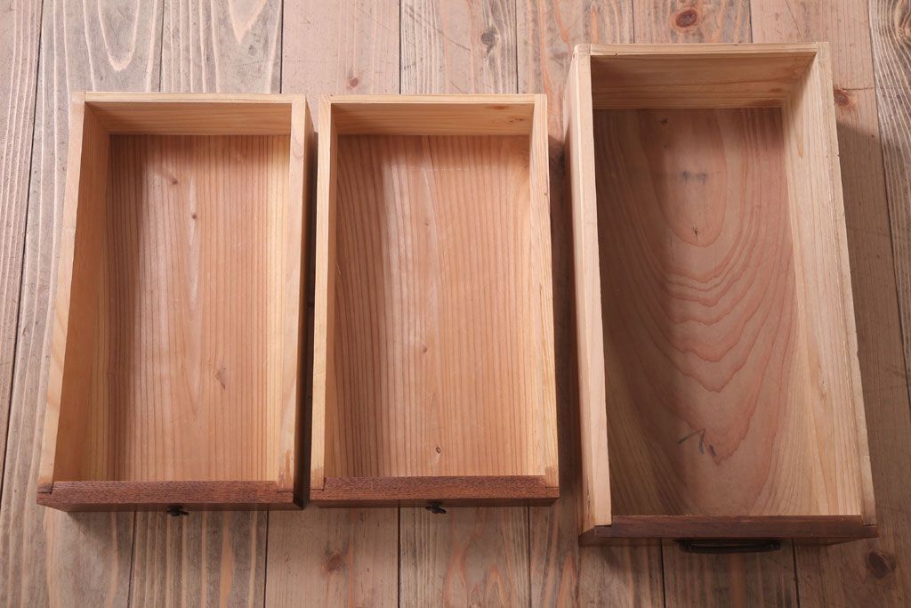 アンティーク家具　和製アンティーク　関西系!前面栓材の上品なハーモニカ付き衣装箪笥