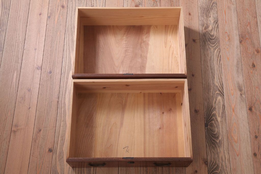 アンティーク家具　和製アンティーク　関西系!前面栓材の上品なハーモニカ付き衣装箪笥