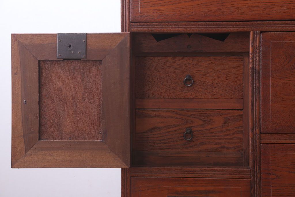 アンティーク家具　和製アンティーク　関西系!前面栓材の上品なハーモニカ付き衣装箪笥