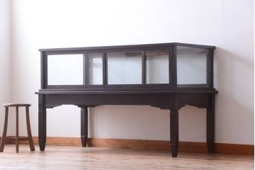 アンティーク家具　大正ロマン　脚付きのアンティーク飾りガラスケース(ショーケース)