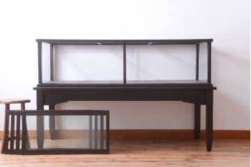 アンティーク家具　大正ロマン　脚付きのアンティーク飾りガラスケース(ショーケース)