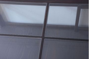 アンティーク家具　大正ロマン　脚付きのアンティーク飾りガラスケース(ショーケース)