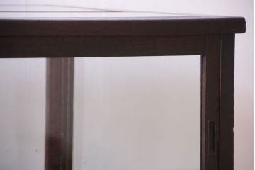 アンティーク家具　大正ロマン　脚付きのアンティーク飾りガラスケース(ショーケース)