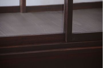 アンティーク家具　大正ロマン　脚付きのアンティーク飾りガラスケース(ショーケース)