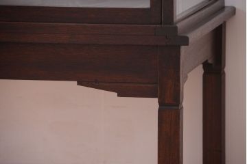 アンティーク家具　大正ロマン　脚付きのアンティーク飾りガラスケース(ショーケース)