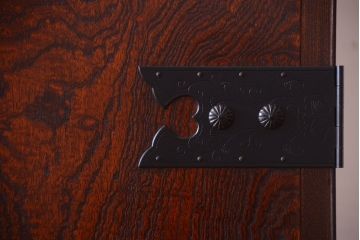 中古　民芸家具　玉杢・内桐材製の高級ワードローブ(定価約62万円)