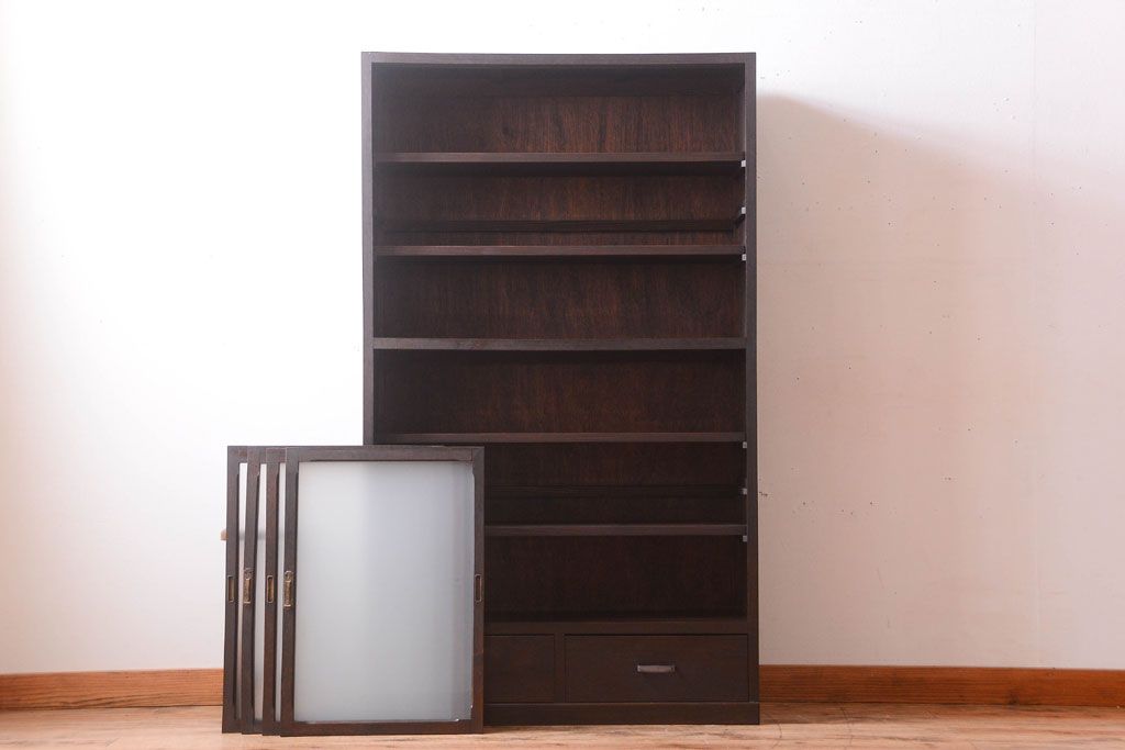 アンティーク家具　和製アンティーク　すりガラス入り!古い木の一本物戸棚(収納棚)