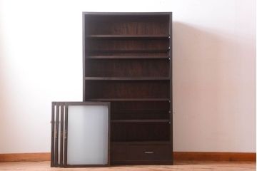 アンティーク家具　和製アンティーク　すりガラス入り!古い木の一本物戸棚(収納棚)