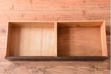 アンティーク家具　和製アンティーク　すりガラス入り!古い木の一本物戸棚(収納棚)