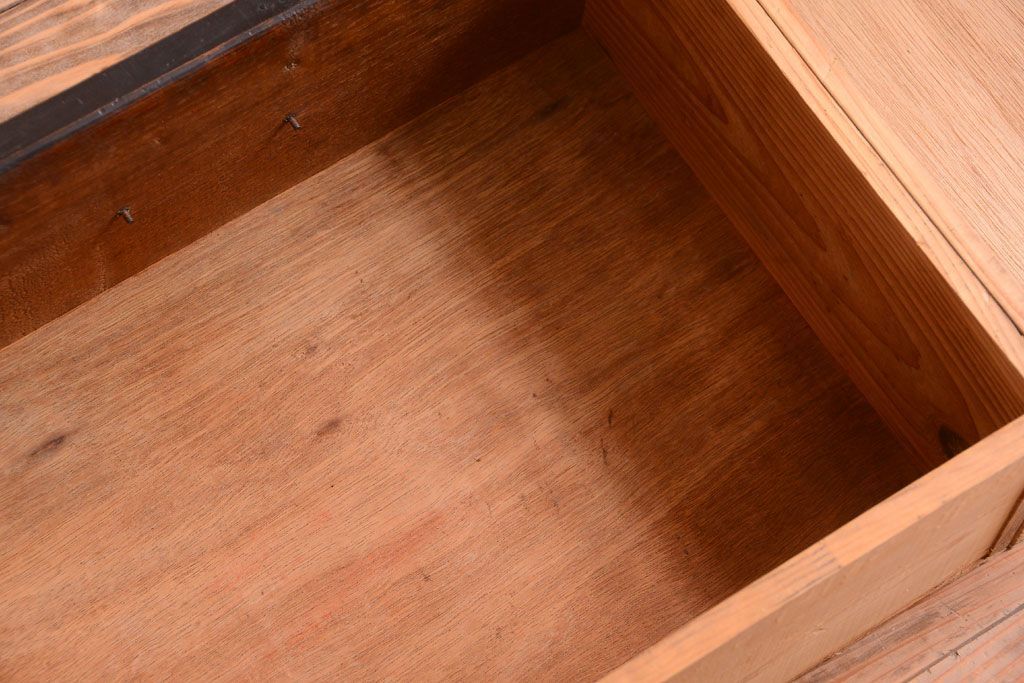 アンティーク家具　和製アンティーク　すりガラス入り!古い木の一本物戸棚(収納棚)