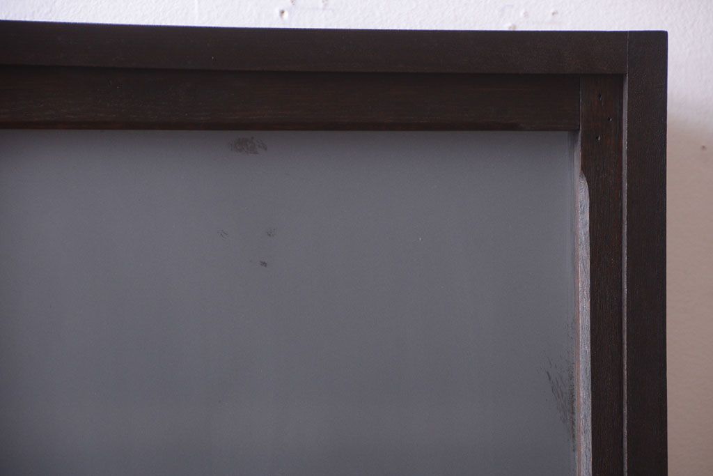 アンティーク家具　和製アンティーク　すりガラス入り!古い木の一本物戸棚(収納棚)