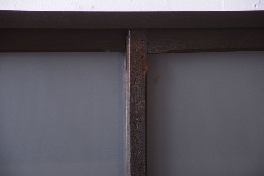 アンティーク家具　和製アンティーク　すりガラス入り!古い木の一本物戸棚(収納棚)