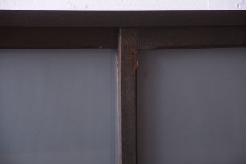 アンティーク家具　和製アンティーク　すりガラス入り!古い木の一本物戸棚(収納棚)