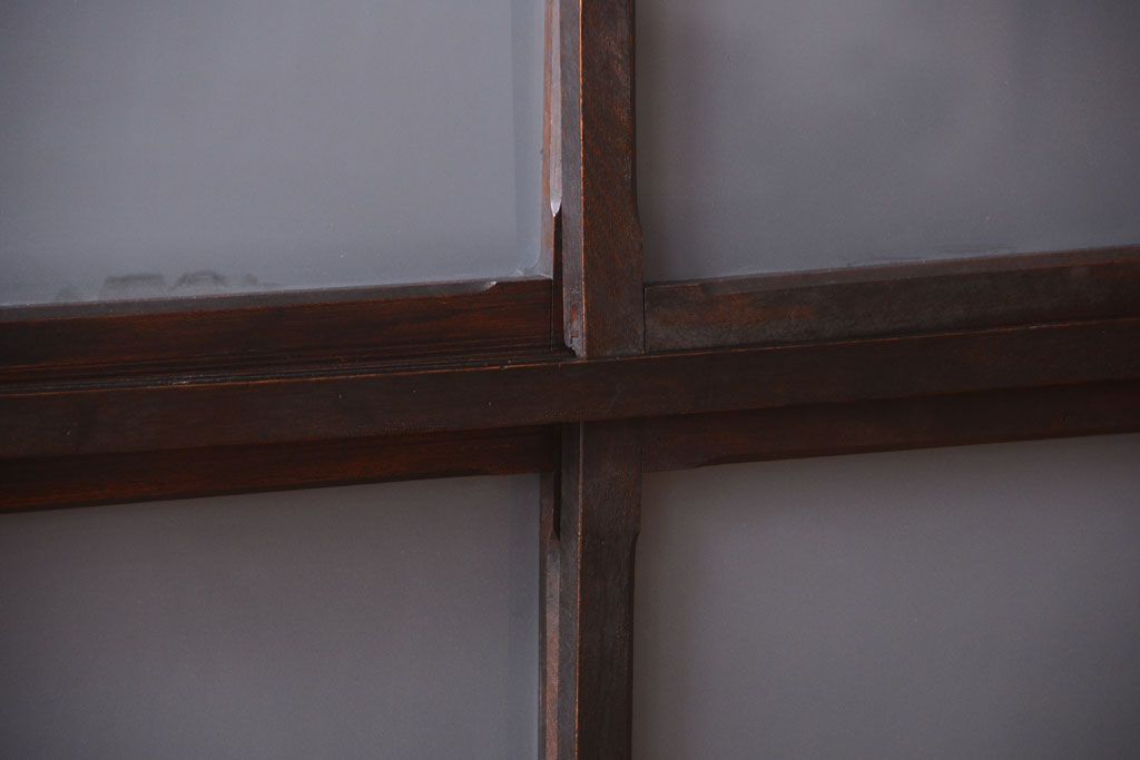 アンティーク家具　和製アンティーク　すりガラス入り!古い木の一本物戸棚(収納棚)