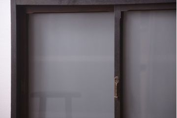 アンティーク家具　和製アンティーク　すりガラス入り!古い木の一本物戸棚(収納棚)