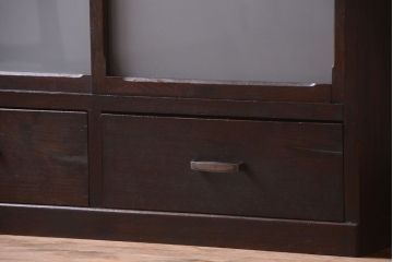 アンティーク家具　和製アンティーク　すりガラス入り!古い木の一本物戸棚(収納棚)