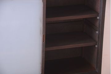 アンティーク家具　和製アンティーク　すりガラス入り!古い木の一本物戸棚(収納棚)