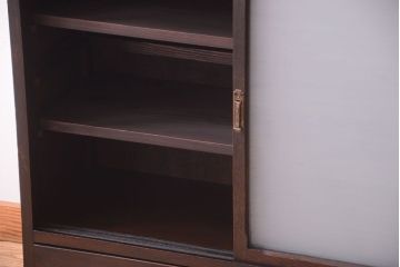 アンティーク家具　和製アンティーク　すりガラス入り!古い木の一本物戸棚(収納棚)