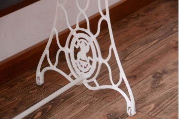 アンティークペイント　天板ナラ材!大ぶりなシンガーミシンリメイクテーブル(鉄脚テーブル・長テーブル)