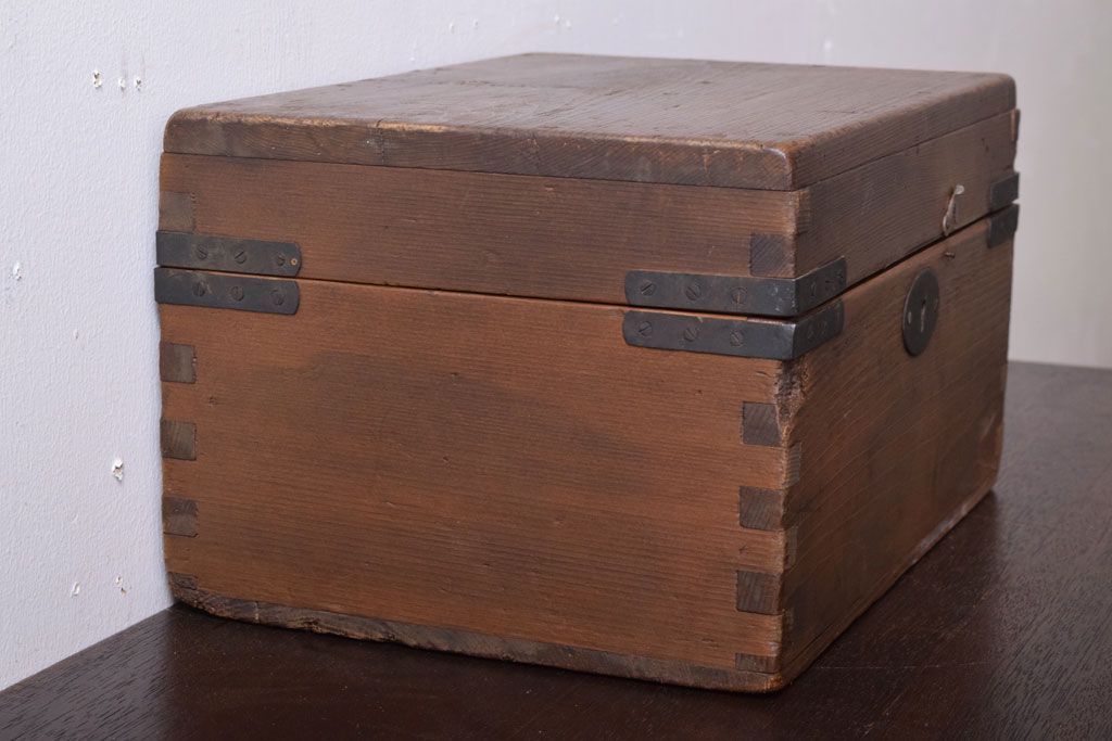 アンティーク家具　古民具・骨董　大正〜昭和　小ぶりなアンティーク木箱