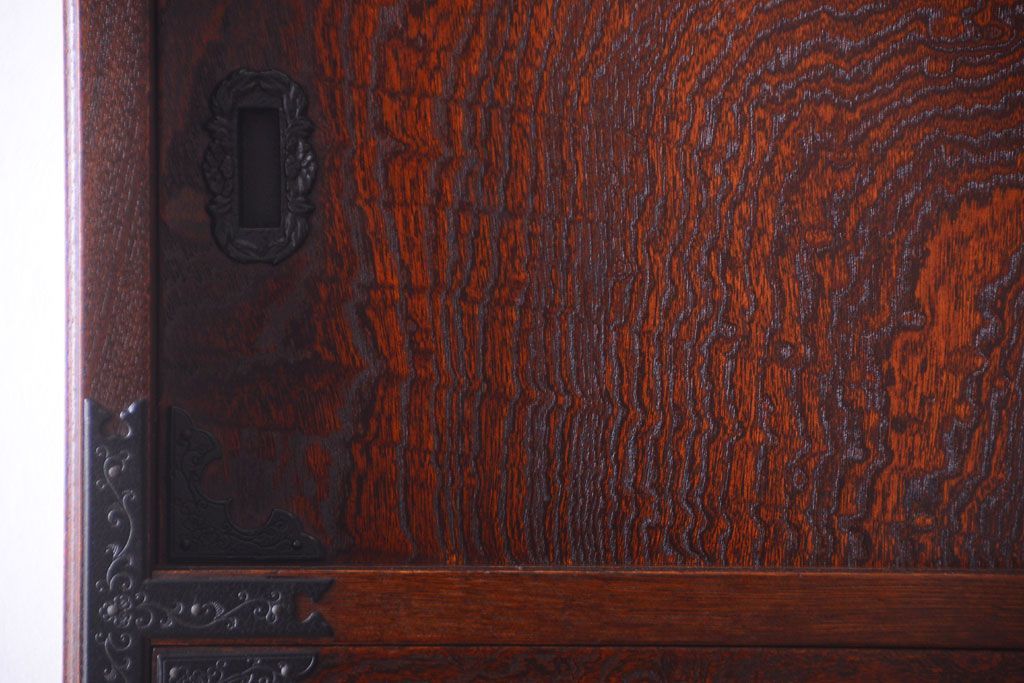 中古　民芸家具　玉杢・内桐材製の高級衣装箪笥(桐箪笥、桐たんす)