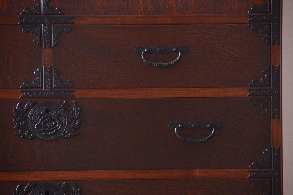 中古　民芸家具　玉杢・内桐材製の高級衣装箪笥(桐箪笥、桐たんす)