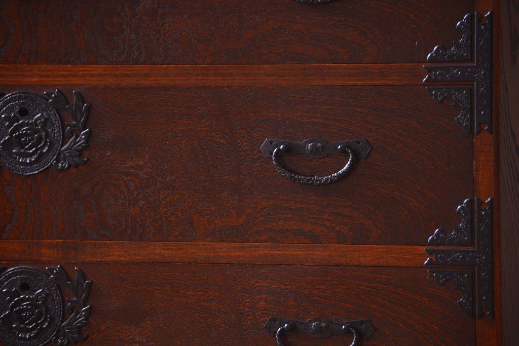 中古　民芸家具　玉杢・内桐材製の高級衣装箪笥(桐箪笥、桐たんす)