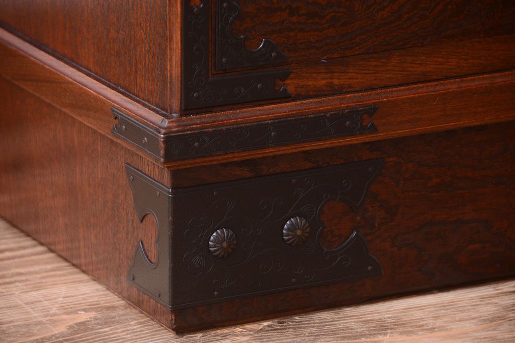 中古　民芸家具　玉杢・内桐材製の高級衣装箪笥(桐箪笥、桐たんす)