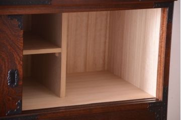 中古　民芸家具　玉杢・内桐材製の高級衣装箪笥(桐箪笥、桐たんす)