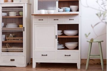 アンティーク家具　アンティークペイント　ダイヤガラス入り!脚付き重ね食器棚