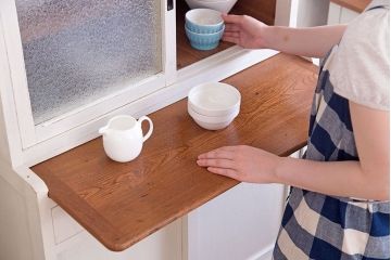 アンティーク家具　アンティークペイント　ダイヤガラス入り!脚付き重ね食器棚