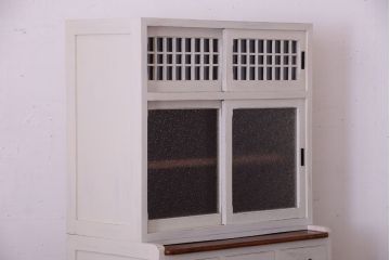 アンティーク家具　アンティークペイント　ダイヤガラス入り!脚付き重ね食器棚