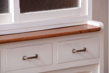 アンティーク家具　アンティークペイント　ダイヤガラス入り!脚付き重ね食器棚