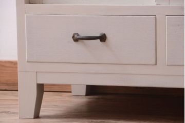 アンティーク家具　アンティークペイント　ダイヤガラス入り!脚付き重ね食器棚