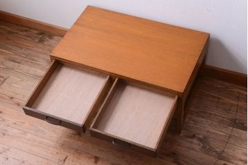 アンティーク家具　和製アンティーク　古い木製の2杯引き出し付き文机(2)