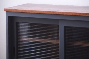 アンティーク家具　ペイント　モールガラス入り!4枚扉のカウンターテーブル(2)