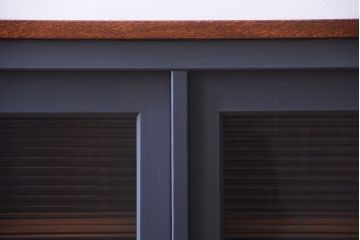 アンティーク家具　ペイント　モールガラス入り!4枚扉のカウンターテーブル(2)