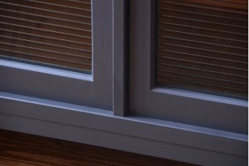 アンティーク家具　ペイント　モールガラス入り!4枚扉のカウンターテーブル(2)