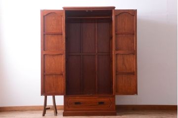 中古　高級品　彫刻が美しい唐木材のワードローブ(クローゼット)(定価約469000円)