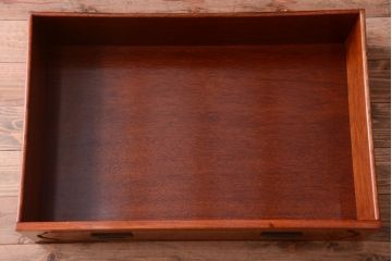 中古　高級品　彫刻が美しい唐木材のワードローブ(クローゼット)(定価約469000円)
