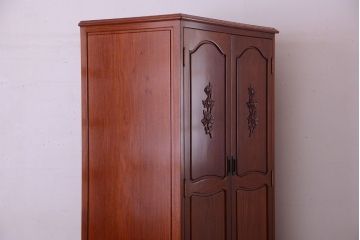 中古　高級品　彫刻が美しい唐木材のワードローブ(クローゼット)(定価約469000円)