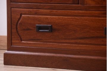 中古　高級品　彫刻が美しい唐木材のワードローブ(クローゼット)(定価約469000円)