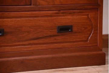 中古　高級品　彫刻が美しい唐木材のワードローブ(クローゼット)(定価約469000円)
