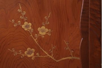 アンティーク家具　和製アンティーク　高級杉材!蒔絵が美しい茶棚(茶箪笥・飾り棚)