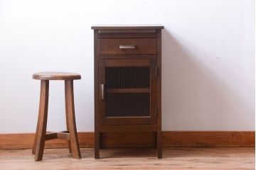 レトロ家具　昭和レトロ　小さなサイドテーブル(サイドキャビネット)